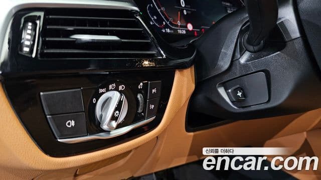 BMW 5 Series 2022 — ფოტო 19/20