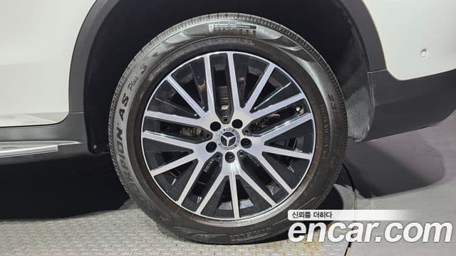 Mercedes-Benz GLC-Class 2021 — Photo 24/34