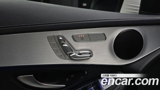 Mercedes-Benz GLC-Class 2021 — Photo 11/34