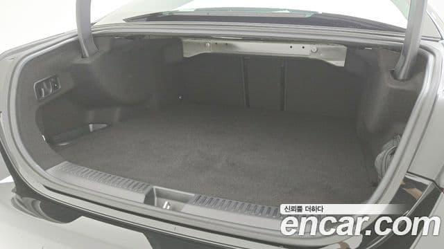 Mercedes-Benz E-Class 2025 — Фото 11/17