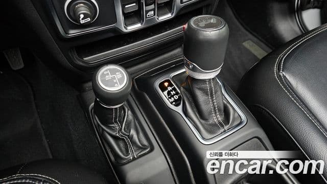 Jeep Wrangler 2022 — ფოტო 8/20