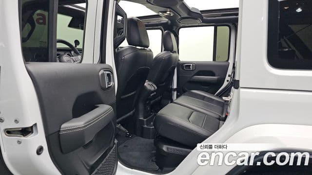 Jeep Wrangler 2022 — ფოტო 11/20