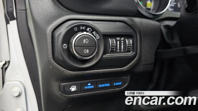 Jeep Wrangler 2022 — ფოტო 13/20