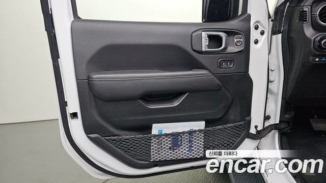 Jeep Wrangler 2022 — Photo 20/34