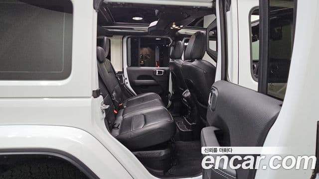 Jeep Wrangler 2022 — Photo 31/34