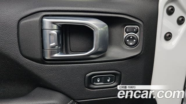 Jeep Wrangler 2022 — Photo 12/34