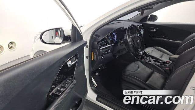 Kia Niro 2020 — Şəkil 11/20