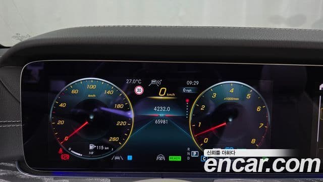 Mercedes-Benz E-Class 2021 — ფოტო 8/20
