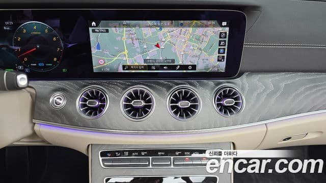 Mercedes-Benz E-Class 2021 — ფოტო 13/20