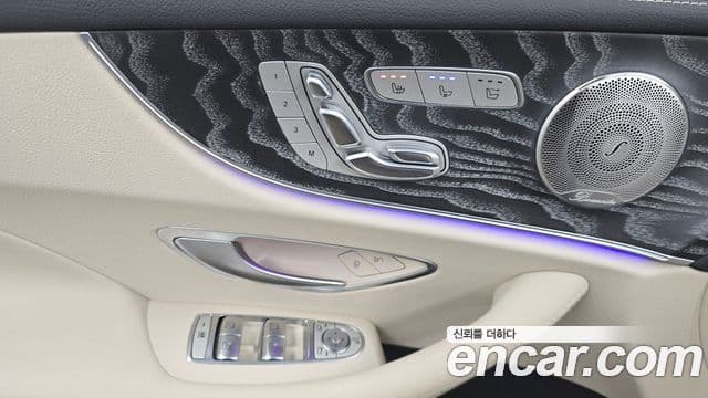 Mercedes-Benz E-Class 2021 — ფოტო 18/20
