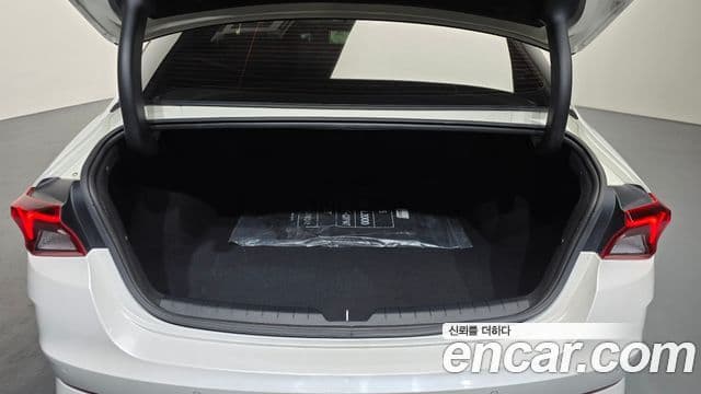 Kia K5 2020 — ფოტო 18/20
