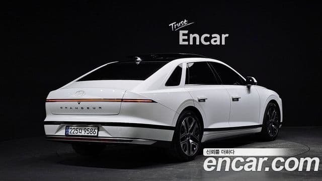 Hyundai Grandeur 2023 — Фото 2/20