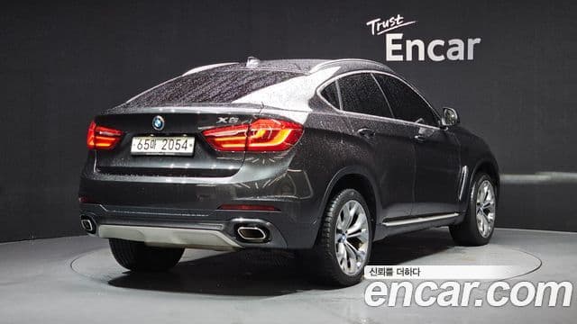 BMW X6 2018 — Photo 27/32
