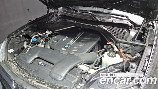 BMW X6 2018 — Photo 28/32