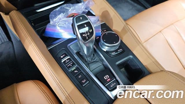 BMW X6 2018 — Photo 19/32