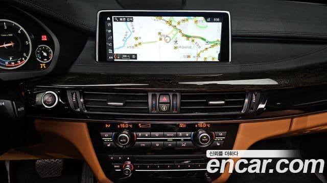 BMW X6 2018 — Photo 12/32