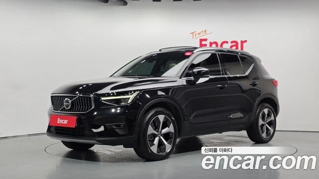 Volvo XC40 2022 — ფოტო 18/34