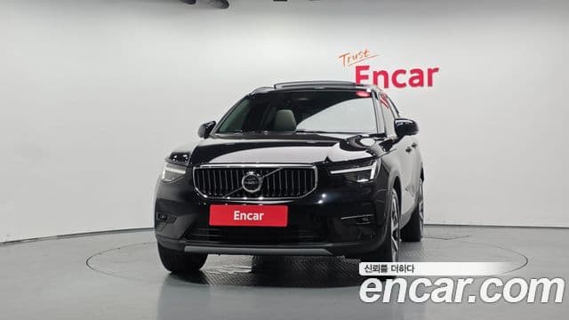Volvo XC40 2022 — ფოტო 25/34