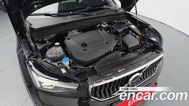 Volvo XC40 2022 — ფოტო 23/34