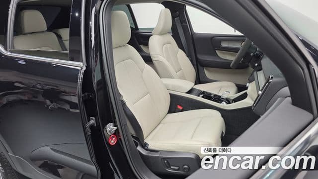 Volvo XC40 2022 — ფოტო 2/34