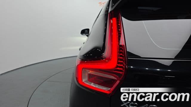Volvo XC40 2022 — ფოტო 29/34