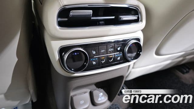 Genesis GV80 2020 — ფოტო 19/20