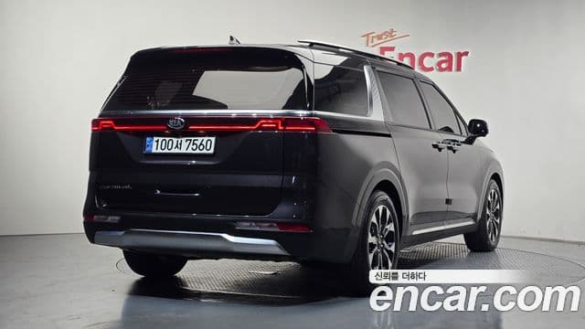 Kia Carnival 2021 — ფოტო 2/20