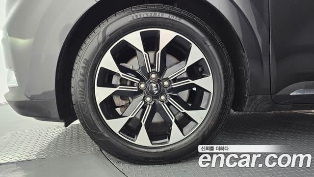 Kia Carnival 2021 — ფოტო 5/20