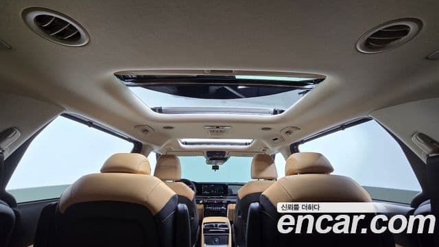 Kia Carnival 2021 — ფოტო 17/20