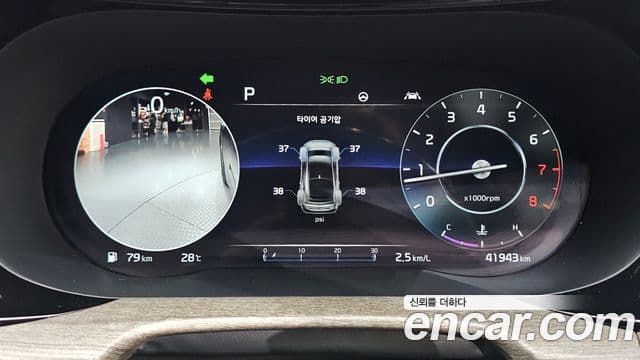 Kia K5 2020 — ფოტო 8/20