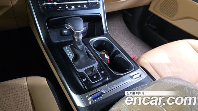 Kia Carnival 2023 — Şəkil 9/20