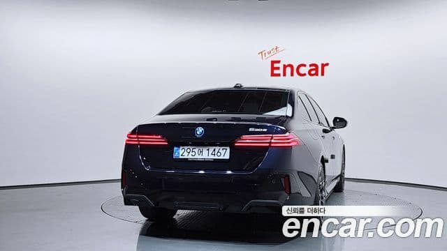 BMW 5 Series 2025 — Şəkil 6/33