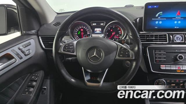 Mercedes-Benz GLE-Class 2018 — ფოტო 13/20