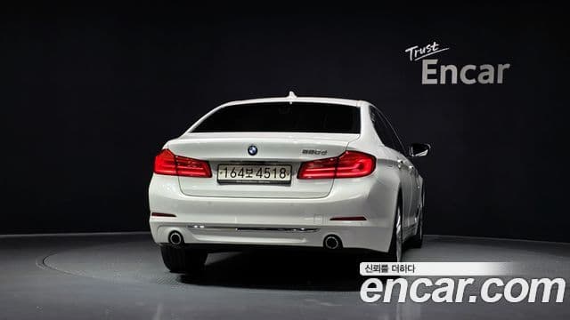 BMW 5 Series 2018 — ფოტო 3/20