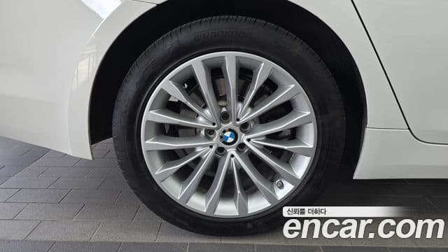BMW 5 Series 2018 — ფოტო 4/20