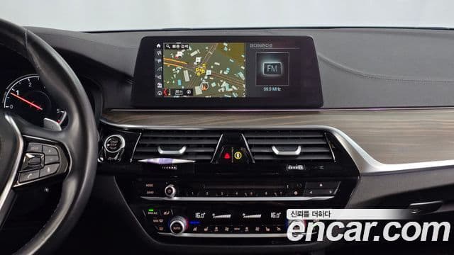 BMW 5 Series 2018 — ფოტო 12/20