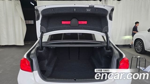 BMW 5 Series 2018 — ფოტო 20/20
