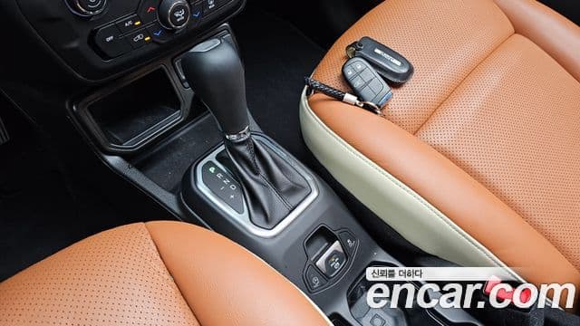 Jeep Renegade 2023 — фото 8 из 20