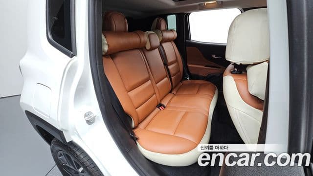 Jeep Renegade 2023 — ფოტო 11/20
