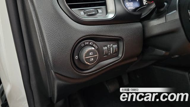 Jeep Renegade 2023 — ფოტო 18/20