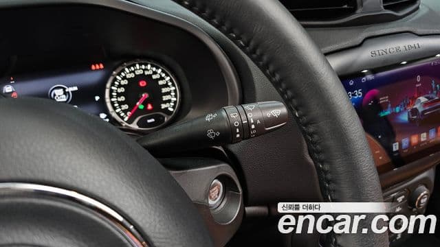 Jeep Renegade 2023 — ფოტო 19/20
