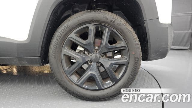 Jeep Renegade 2023 — Photo 25/32