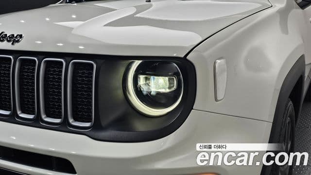 Jeep Renegade 2023 — Photo 21/32