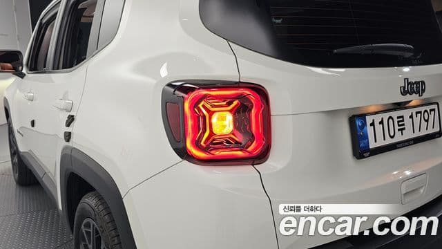 Jeep Renegade 2023 — Photo 26/32