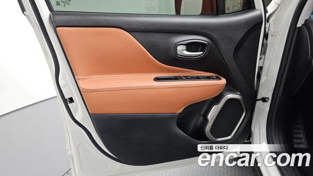 Jeep Renegade 2023 — Photo 27/32