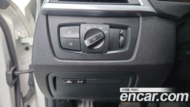 BMW 3 Series 2018 — Şəkil 13/20