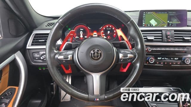 BMW 3 Series 2018 — Şəkil 14/20