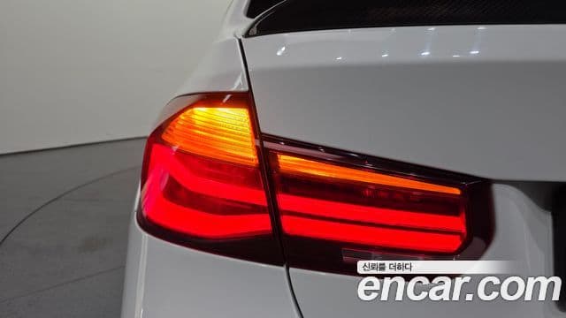 BMW 3 Series 2018 — Photo 31/32