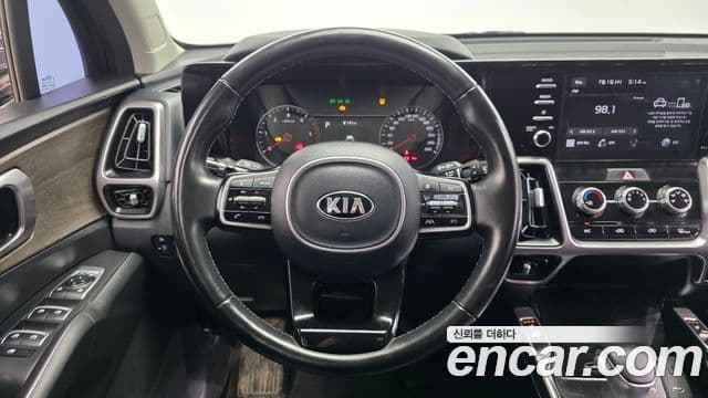 Kia Sorento 2021 — ფოტო 13/20