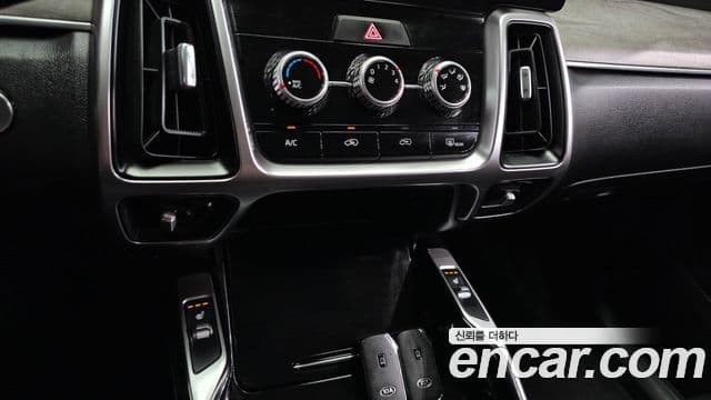 Kia Sorento 2021 — ფოტო 17/20